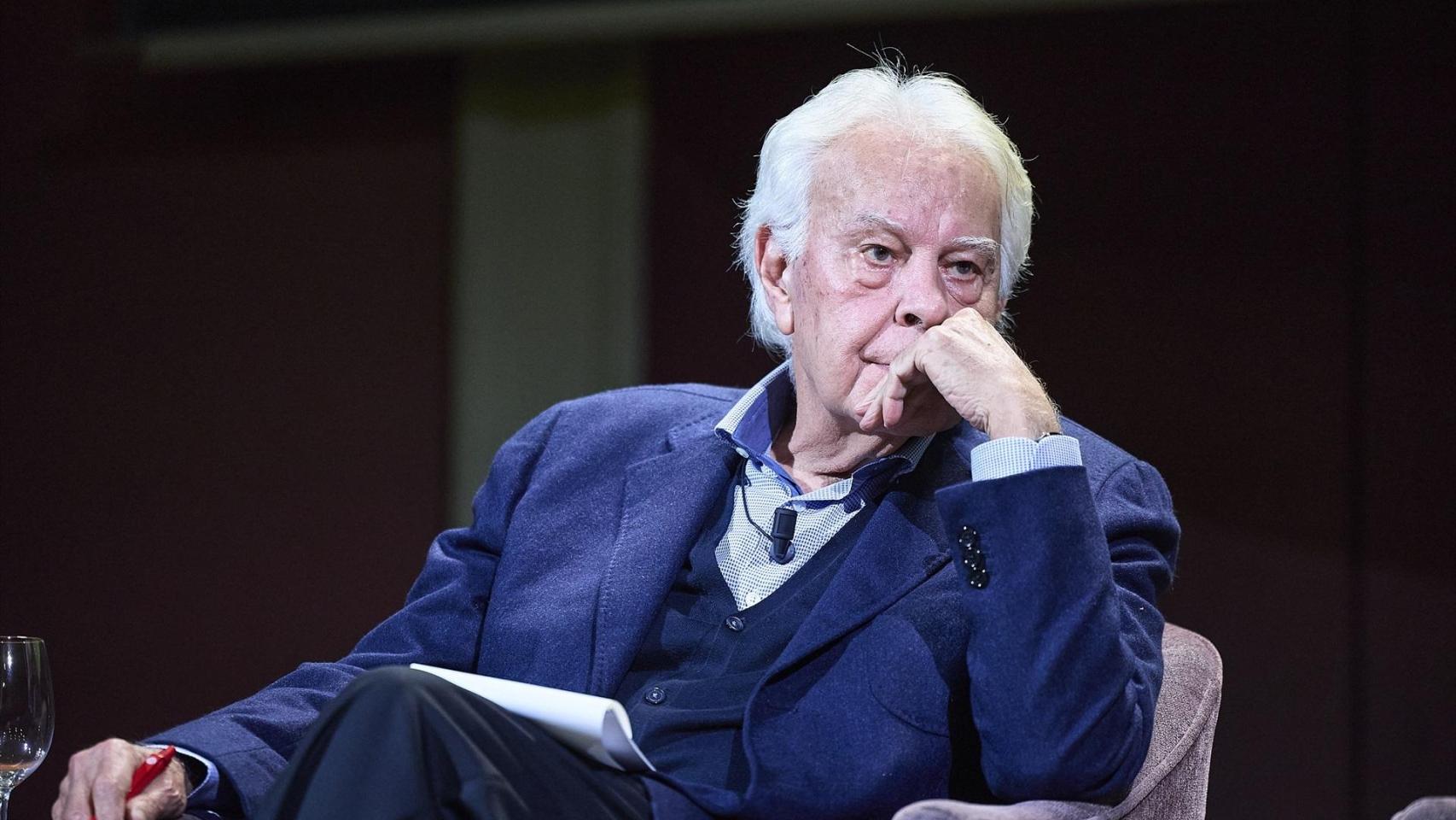 Felipe González alerta que "España no funciona" y pregunta al PSOE: "¿Es más legítimo pactar con Bildu que con Vox?"