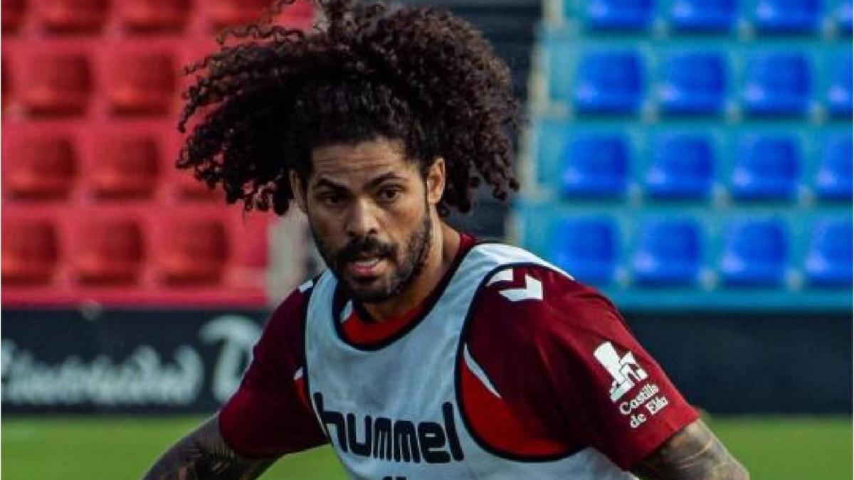 Detienen tras un accidente con positivo en alcohol al futbolista Aridane Hernández