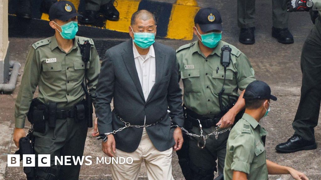 Condenan a 20 años de cárcel a Jimmy Lai, el multimillonario "rebelde" de Hong Kong que arriesgó todo por enfrentarse al Partido Comunista de China