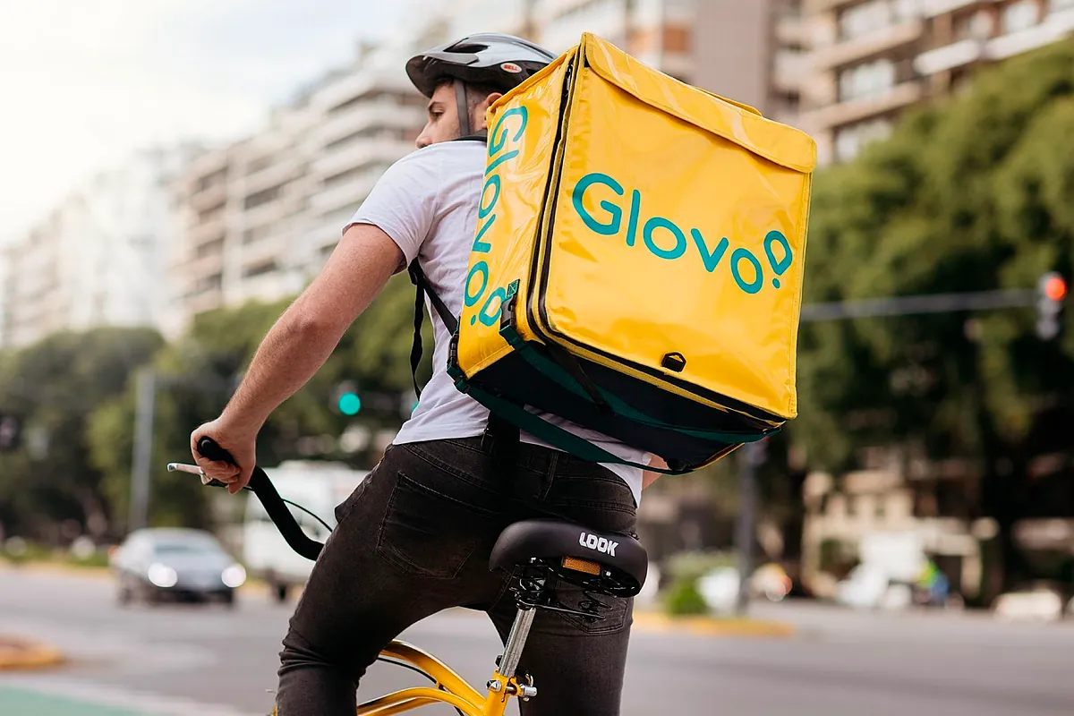 La Justicia italiana interviene la empresa Foodinho, filial de Glovo, por explotar a sus repartidores