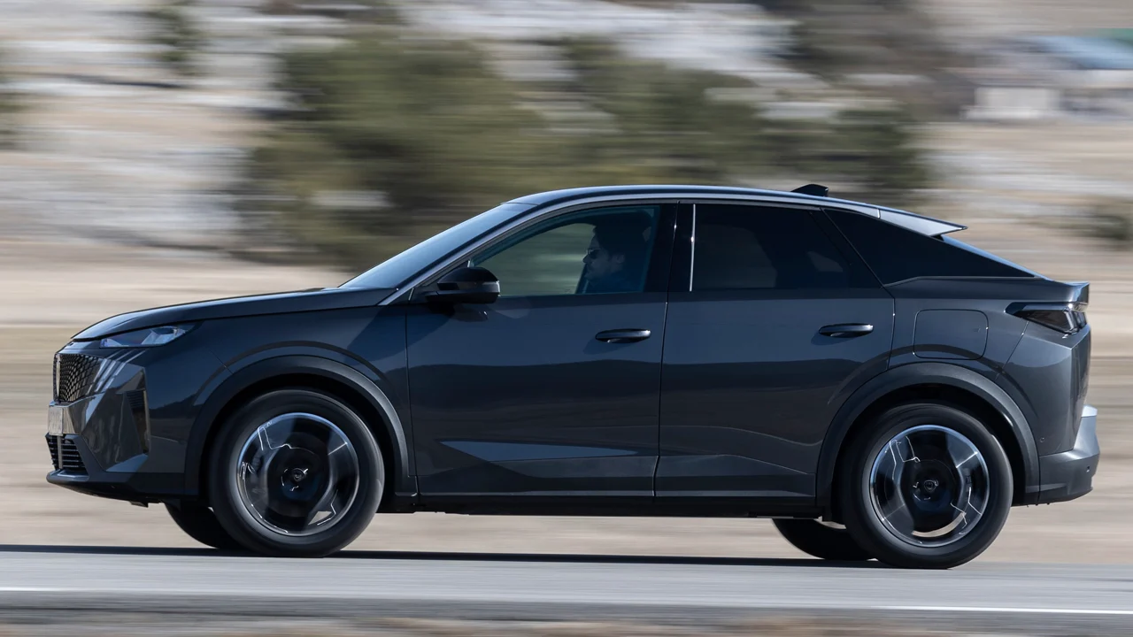 Peugeot lanza el 3008 PHEV de 225 CV, casi 900 km de autonomía y de precio por debajo de muchos diésel