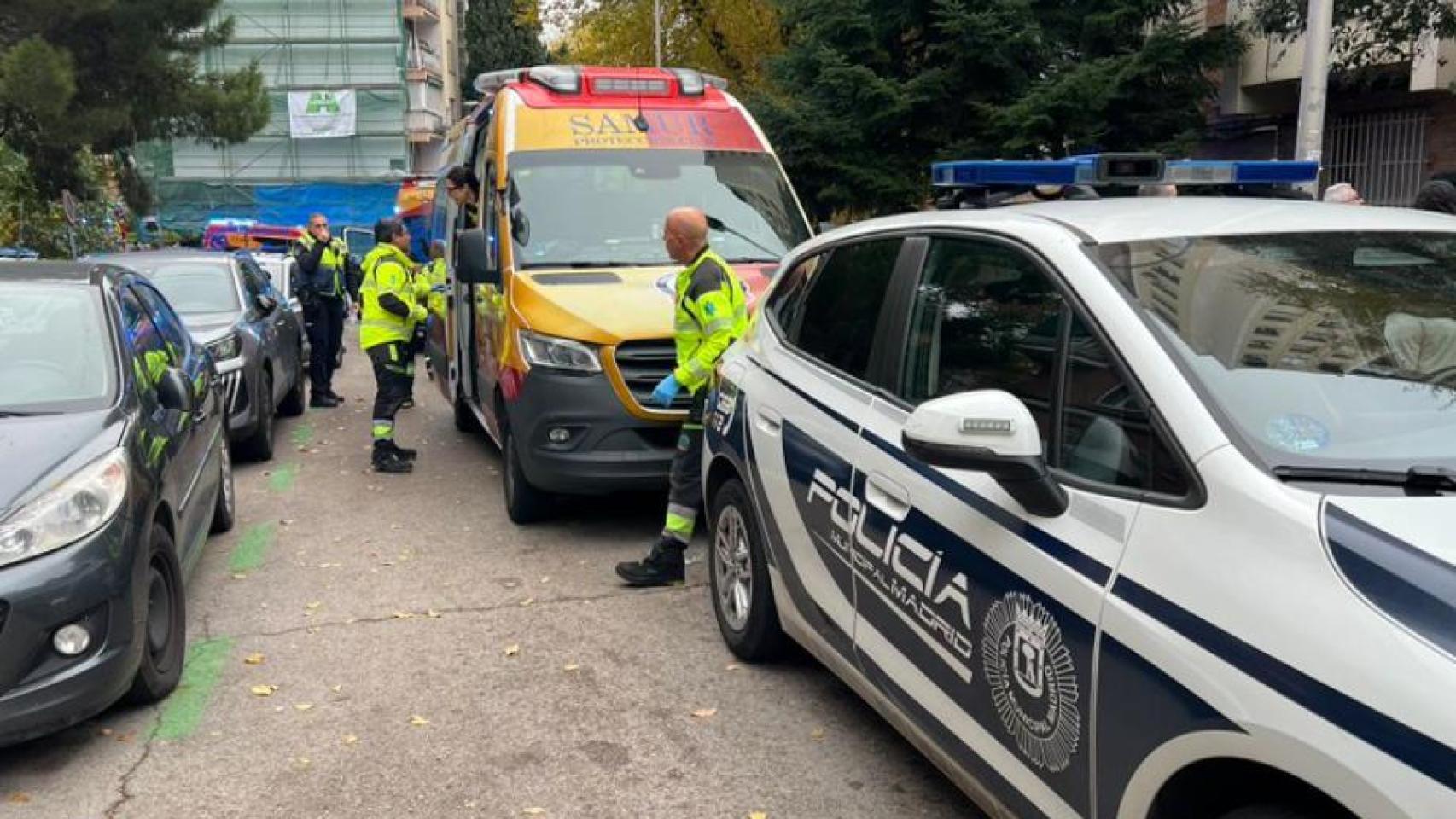 Muere una mujer en Madrid tras caer desde un décimo piso con sus dos hijos de 3 años: ambos están muy graves
