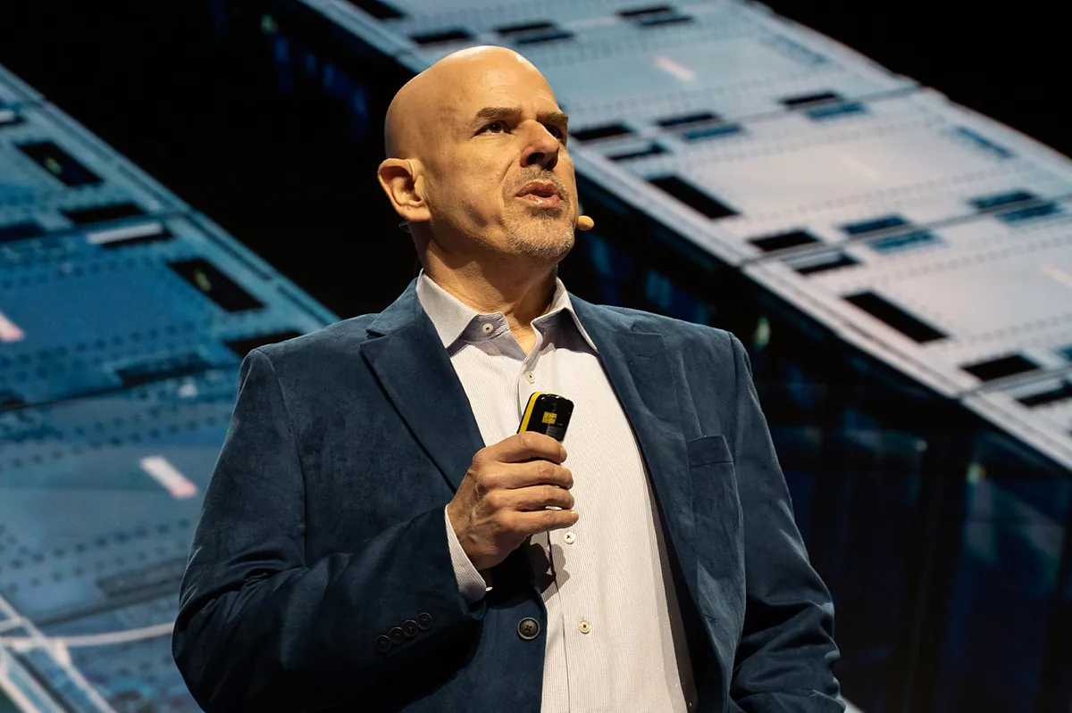 El CEO de Oracle defiende en Madrid la revolución de los agentes inteligentes