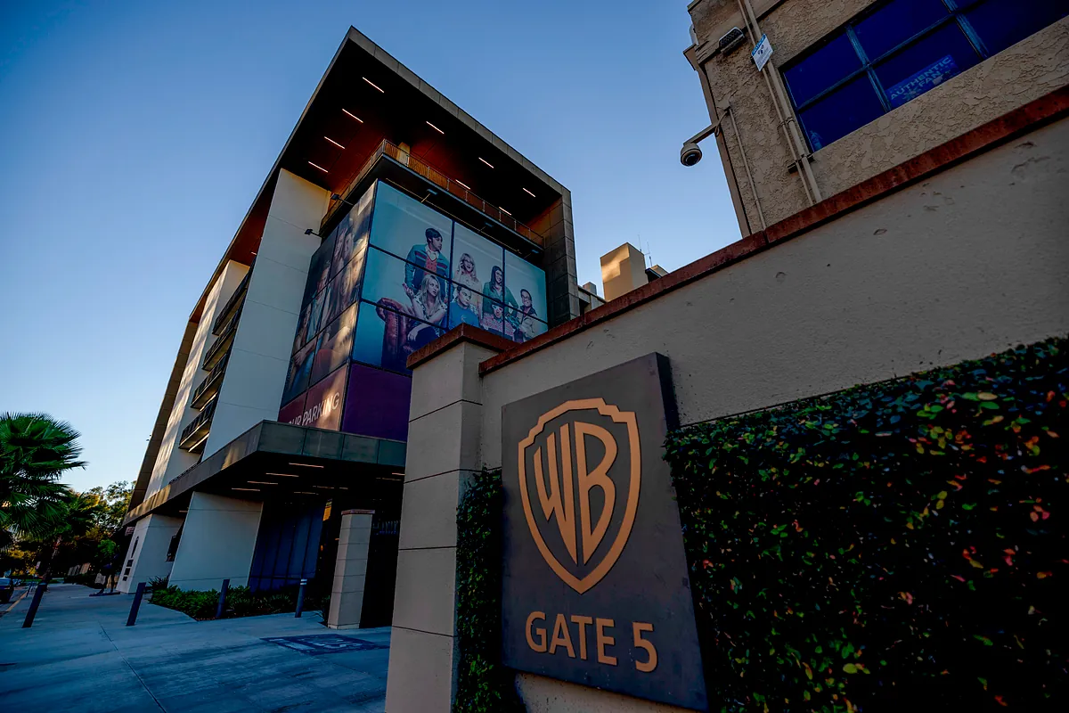 Paramount mejora su oferta de compra por Warner Bros. Discovery