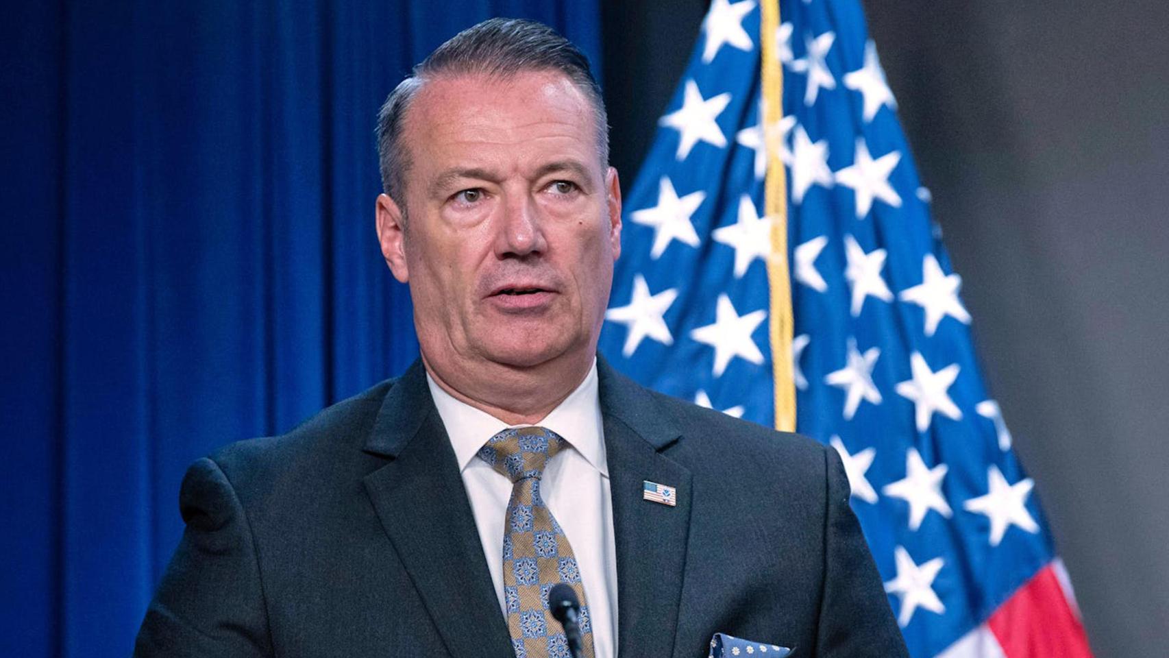 El jefe del ICE presume de unos "resultados históricos" tras 379.000 arrestos y al menos 37 muertos desde 2025