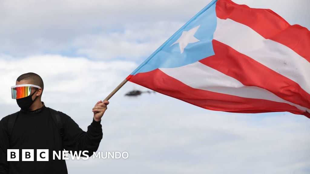 Cuál es el origen de la bandera de Puerto Rico que mostró Bad Bunny en el Super Bowl y por qué fue ilegal en la isla durante varios años