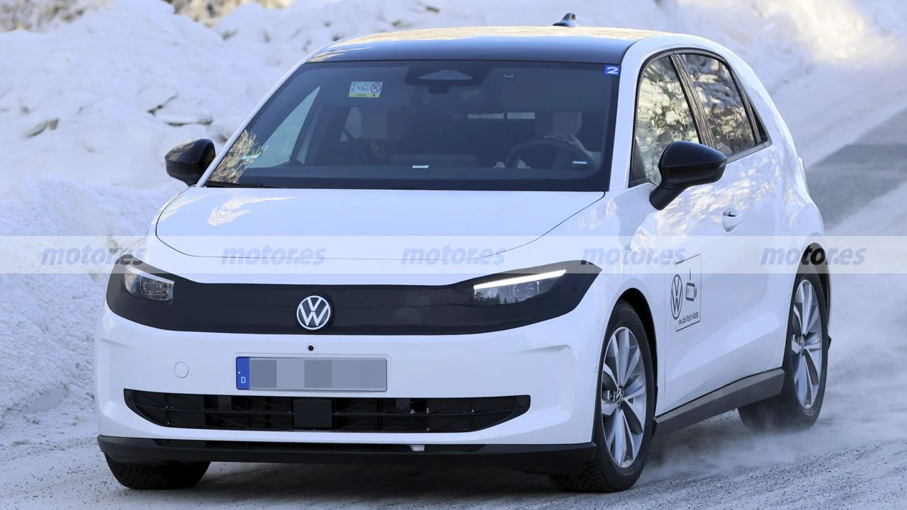 Volkswagen ID. Polo R-Line 2027, primeras fotos espía del acabado que muchos elegirán en el nuevo utilitario eléctrico
