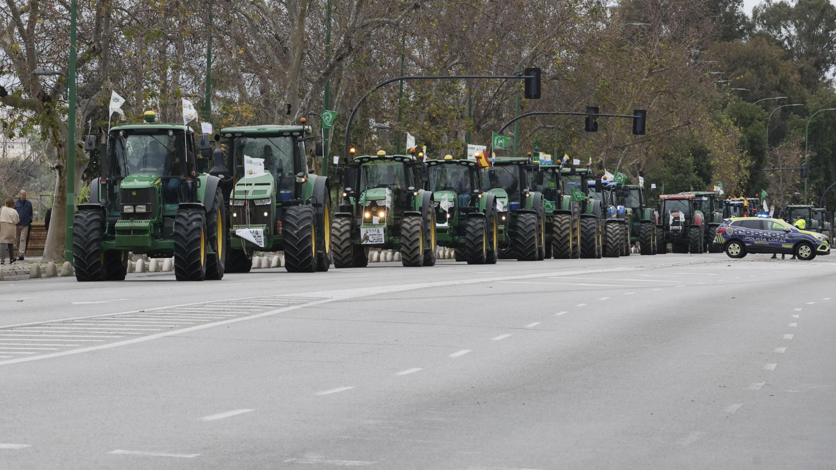 Gran tractorada en Madrid, en directo | Una protesta de 500 tractores cortará las calles de la capital afectando a más de 120 líneas de autobús