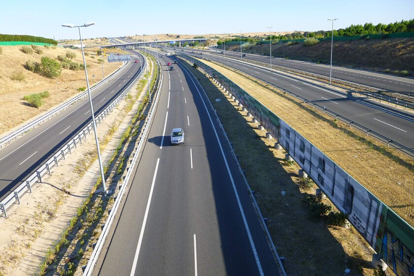 Desatascar Madrid no es tarea fácil, pero los vecinos de Colmenar Viejo y Tres Cantos creen tener la solución: cerrar la M-50