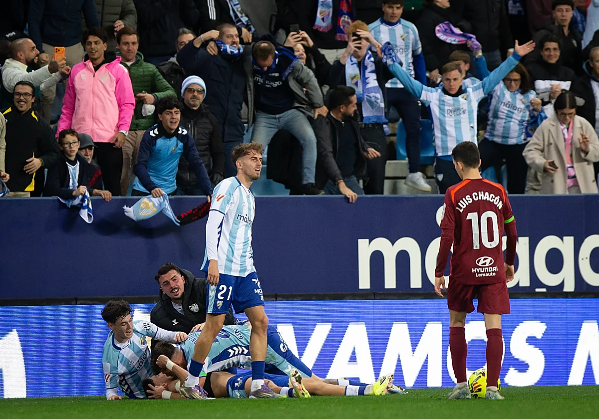 El gol de Larrubia tiene una dura competencia