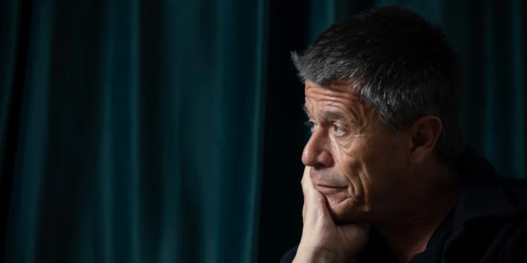 'Koljós', de Emmanuel Carrère: rusos que no bailaron al son de las balalaikas en Montmartre