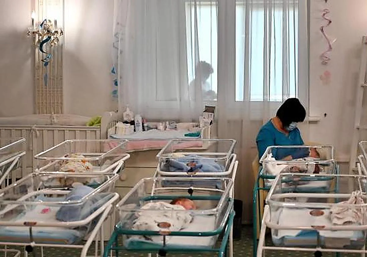 La Fiscalía pide bloquear trece webs extranjeras que ofrecen maternidad subrogada