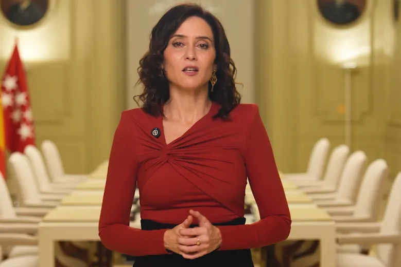 Guiño de Ayuso a Trump: la Comunidad de Madrid otorga a EEUU su Medalla Internacional