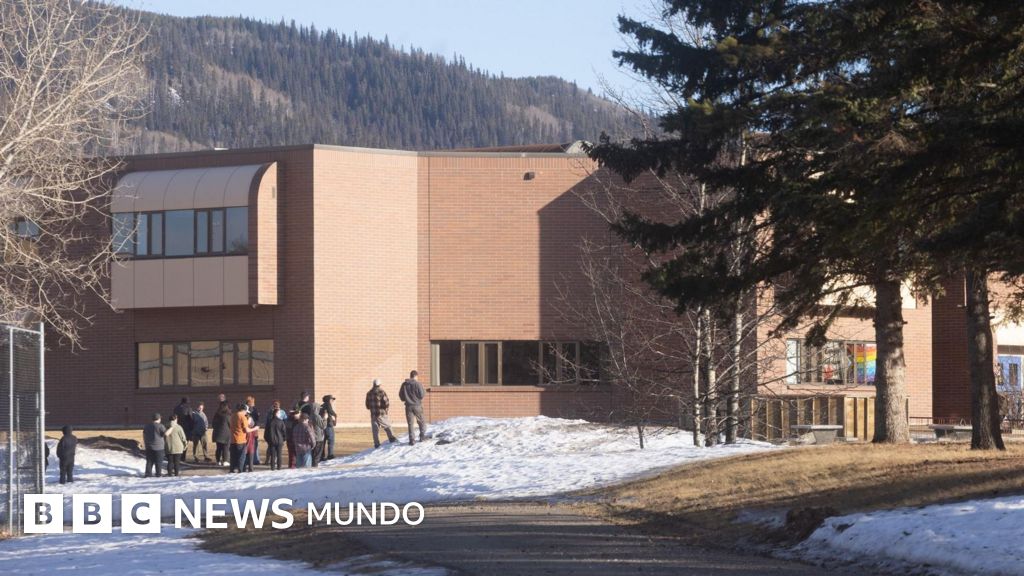 Un tiroteo en una escuela y una casa en el oeste de Canadá deja al menos 9 muertos y 25 heridos