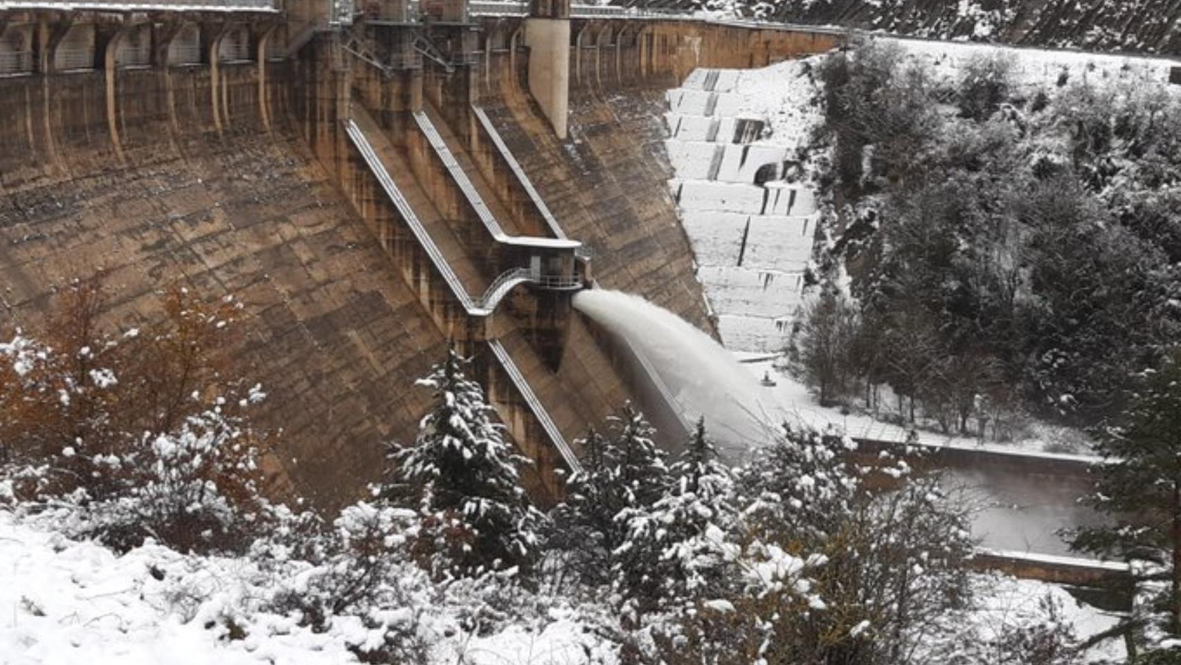 El otro récord que amenaza la capacidad de los ríos y embalses de España: las reservas de nieve aumentan un 275% en un mes