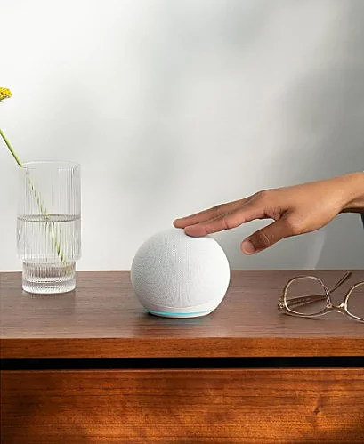 Transforma tu hogar en un espacio inteligente con el altavoz Echo Dot de Amazon y Alexa