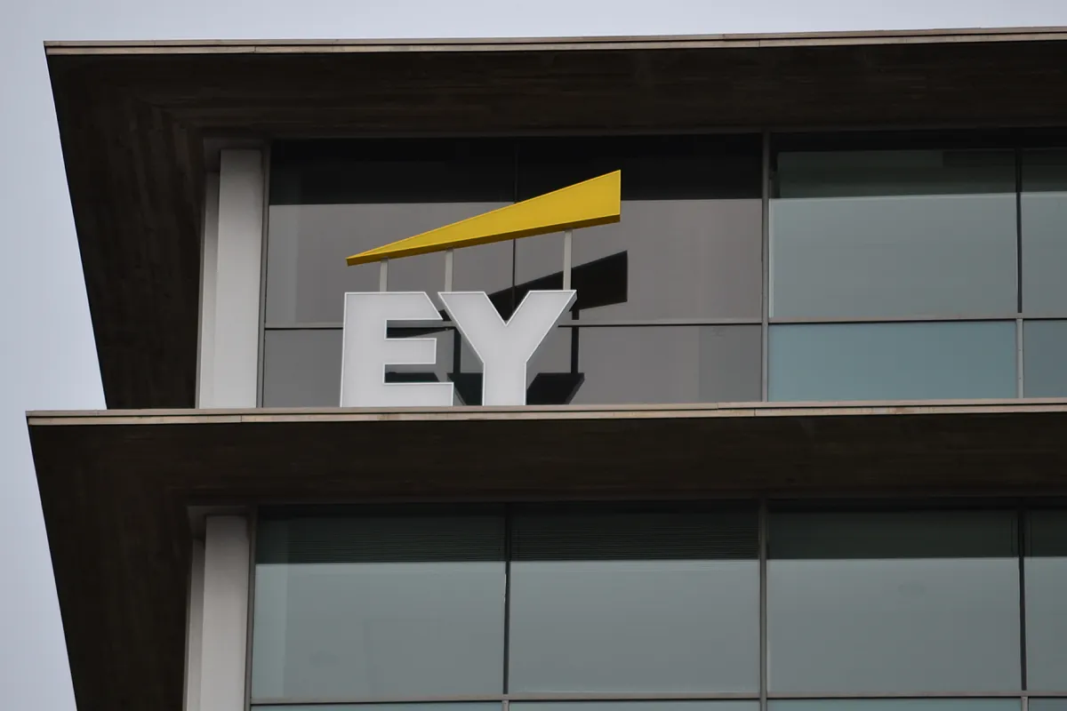 Cuatro socios abandonan EY por irregularidades en la auditoría de Shell