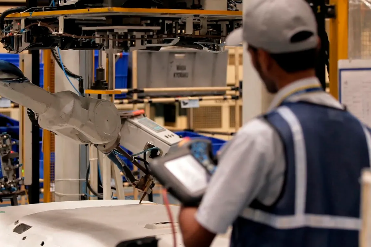 Antolin sale de India para aliviar la presión de su deuda