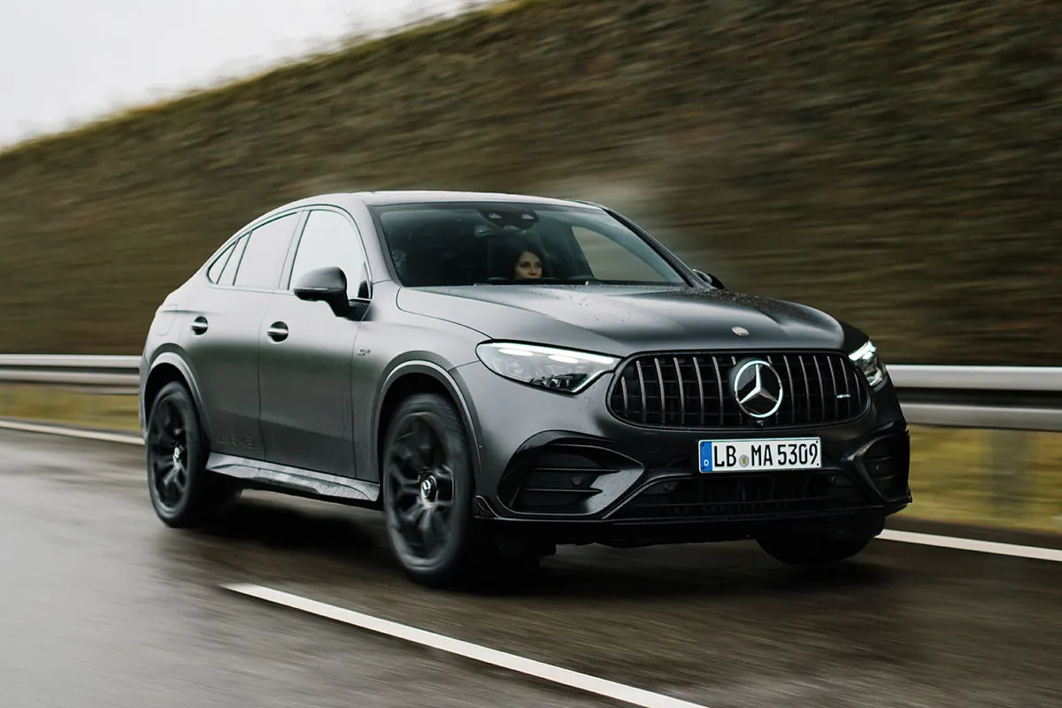 Mercedes-Benz reduce su beneficio a la mitad y suma su tercer año consecutivo a la baja