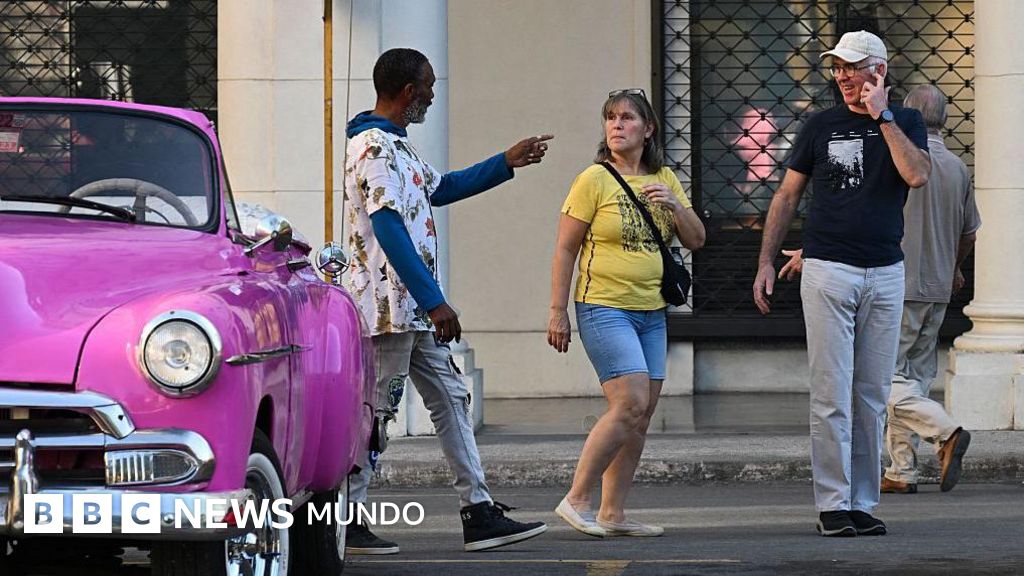 Las aerolíneas de Canadá y Rusia dejan de volar a Cuba por la falta de combustible y sumen en un abismo a la industria turística de la isla