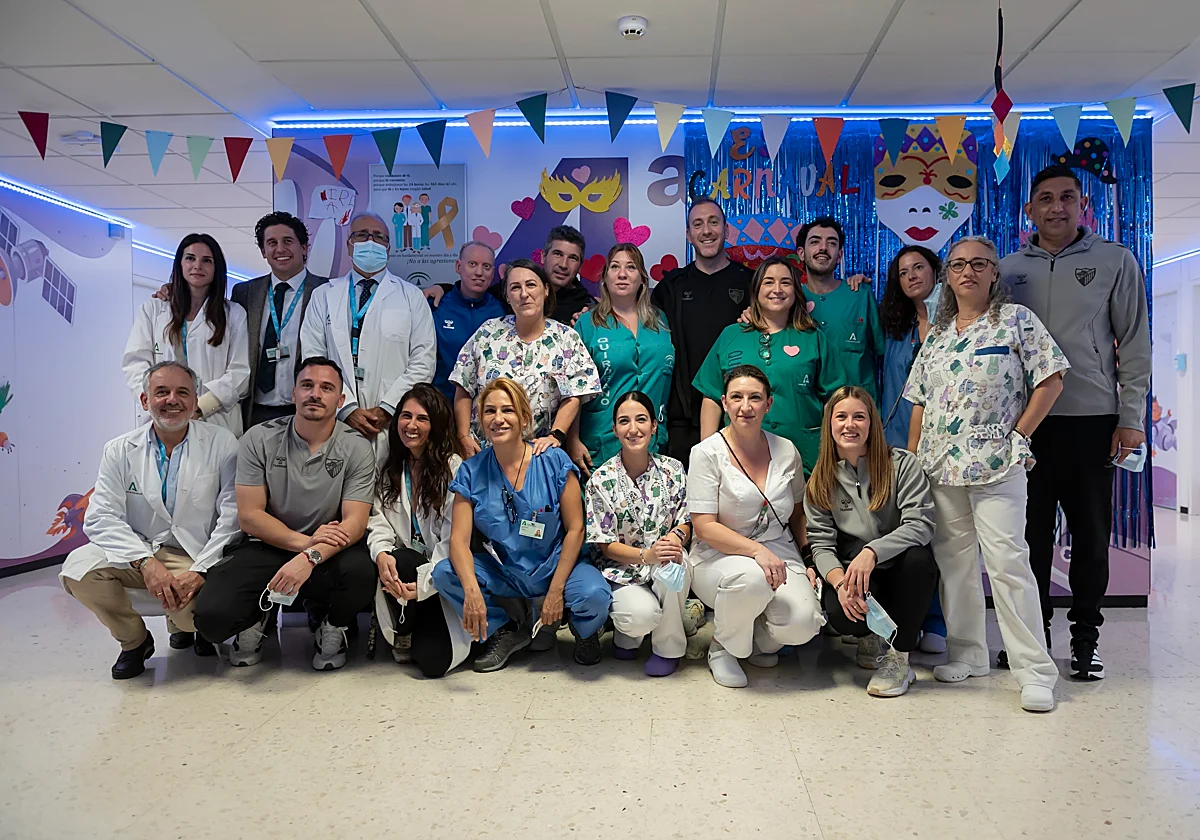 El Málaga realiza su visita anual al Hospital Materno-Infantil