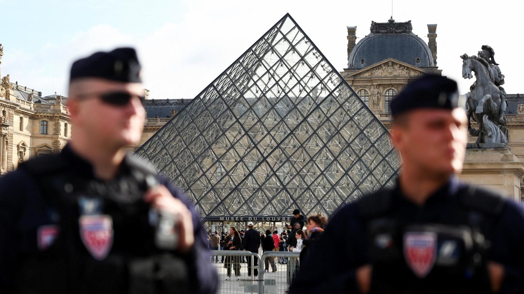 Redada en el Louvre: la policía francesa destapa un fraude a "gran escala" de venta de entradas y guías turísticas