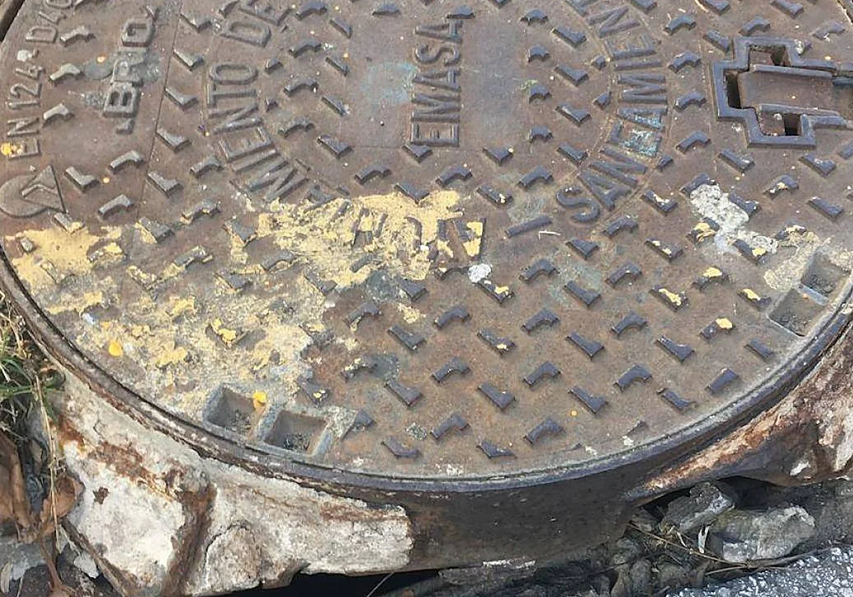 Condenan al Ayuntamiento de Málaga a indemnizar con 10.300 euros a una mujer que se lesionó tras caer en una alcantarilla rota