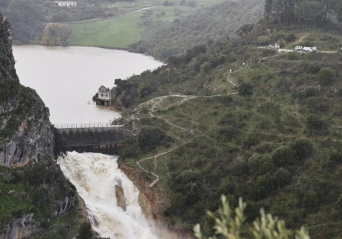 Controlled water release at Montejaque dam allows residents to return following flood threat