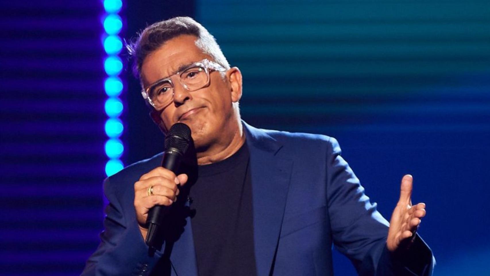 Buenafuente reaparece tras su baja médica: "Estoy bien, mejor, recuperando poco a poco. Tanto trabajo te saca de la carretera"