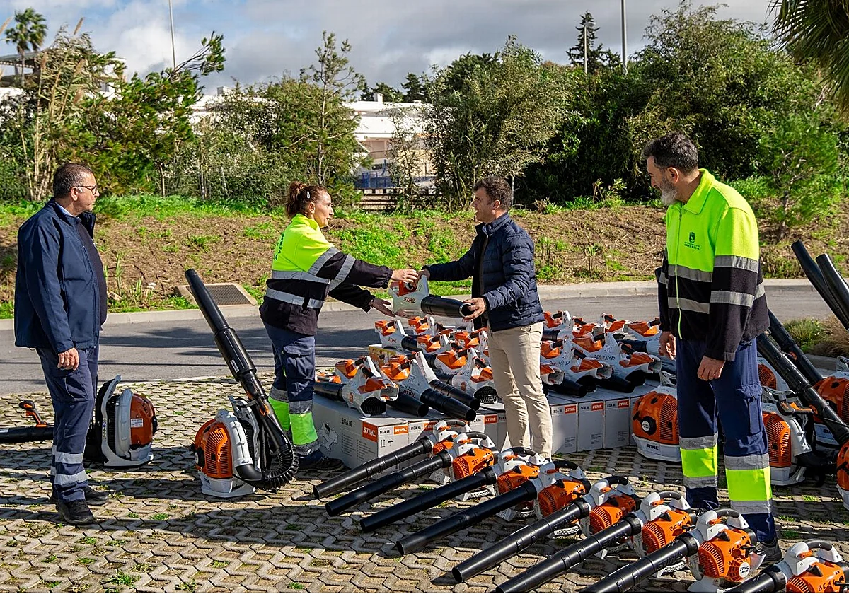 Marbella refuerza el área de limpieza con 77 nuevos dispositivos mecánicos más silenciosos y sostenibles