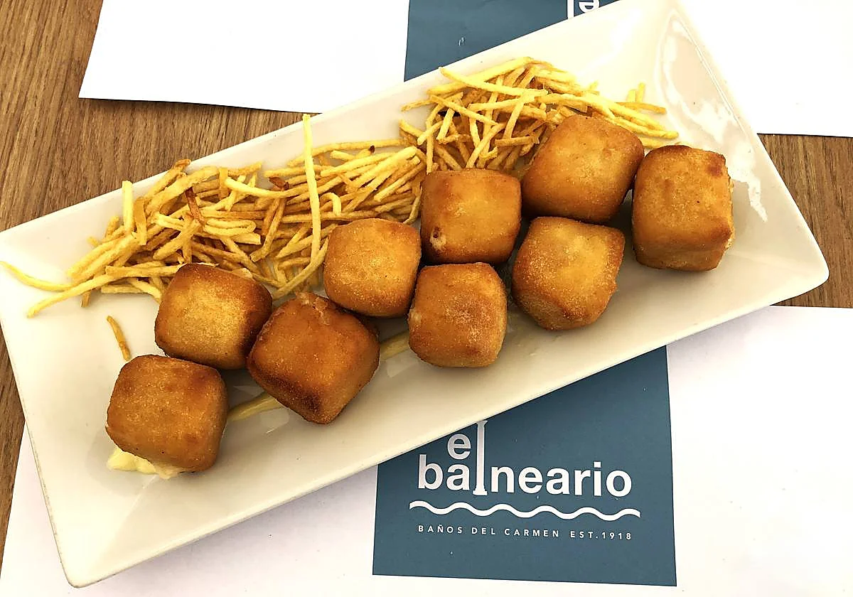 El restaurante de Málaga en el que se pueden comer croquetas de gazpachuelo
