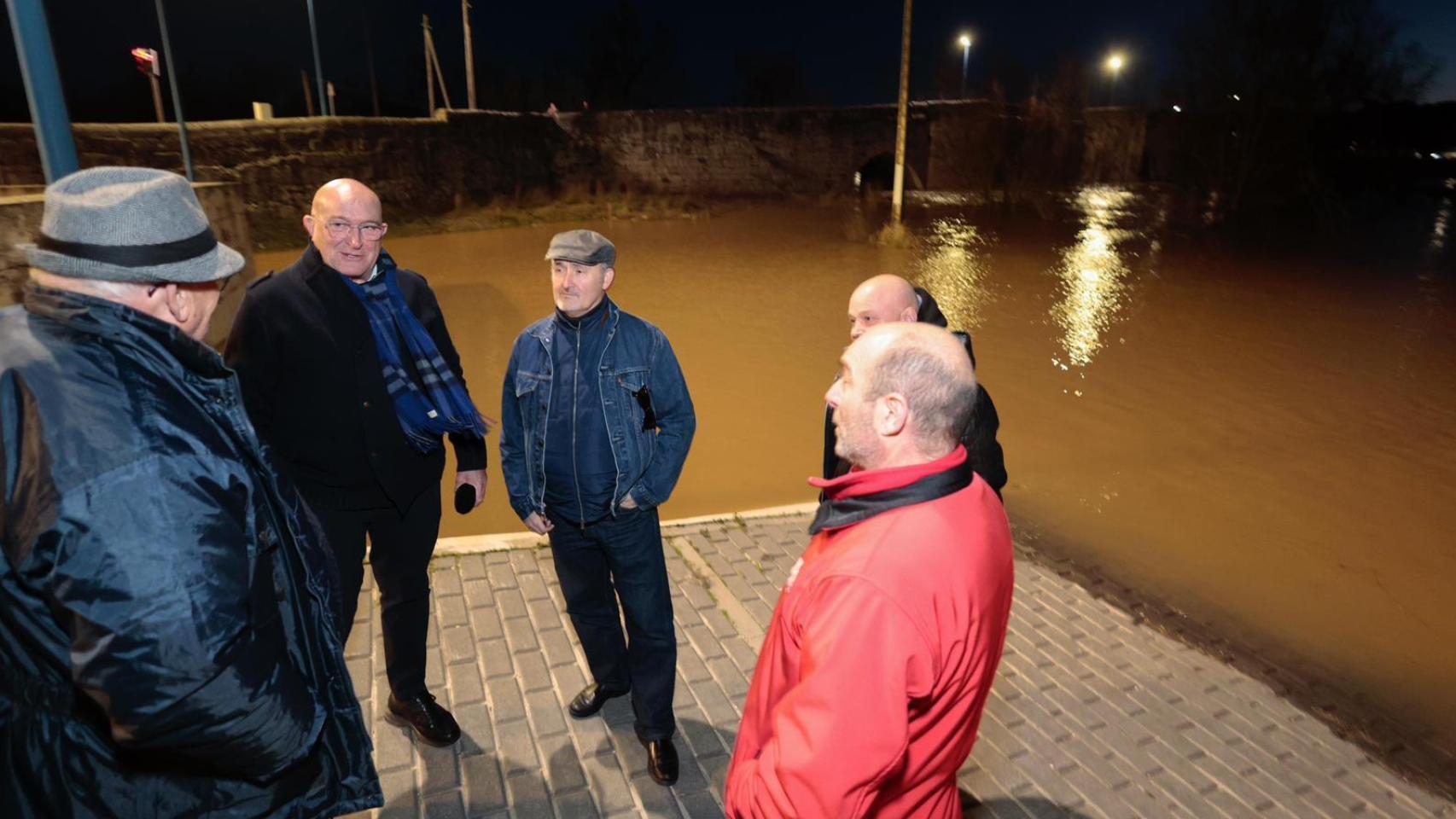 La crecida pone en jaque a Valladolid: desalojos en Puente Duero y el Esgueva vigilado al minuto en pleno Cecopi