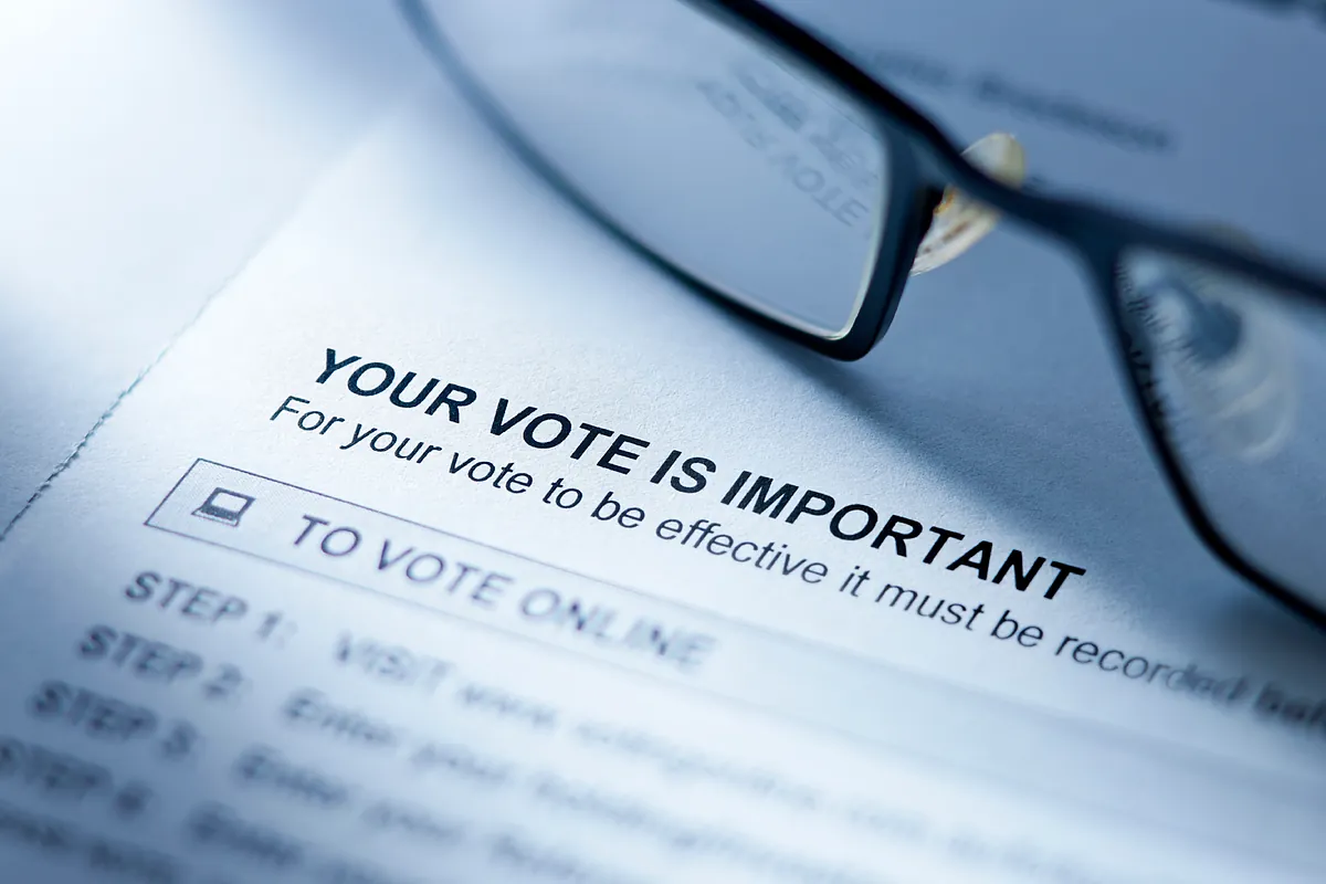 Los 'proxies' revisan sus guías de voto para las juntas