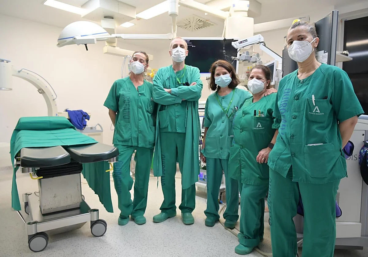 Gafas de realidad virtual para aprender a hacer endoscopias complejas: así forma el Clínico a los especialistas