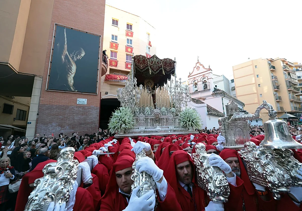Zamarrilla respalda la petición vecinal para retirar el cableado y poder ampliar su recorrido procesional por la Trinidad