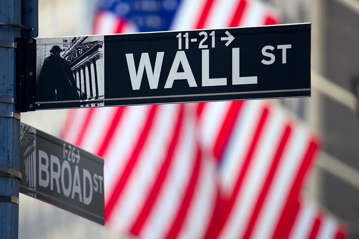 Las 'Big Tech' pagan 500 millones a la banca de Wall Street, a Santander y a BBVA por colocar su deuda