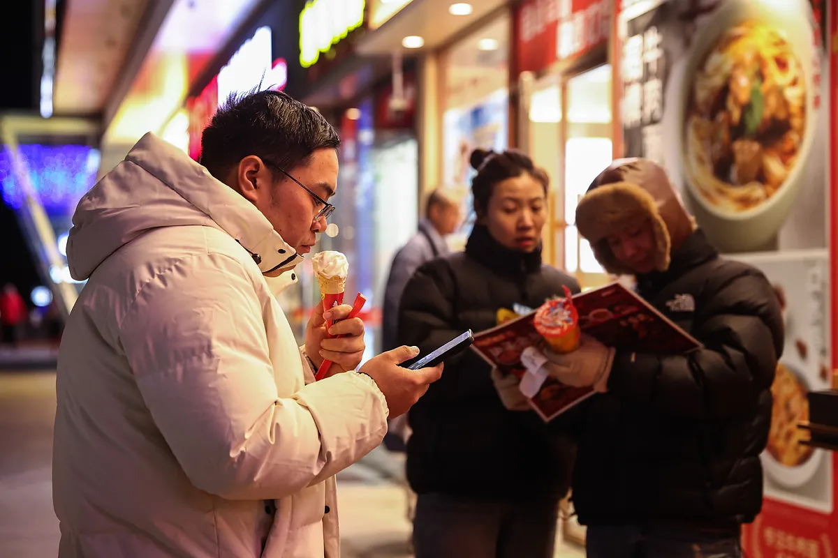 Las exportaciones chinas aumentan un 5,9% en noviembre y el superávit comercial supera el billón de dólares