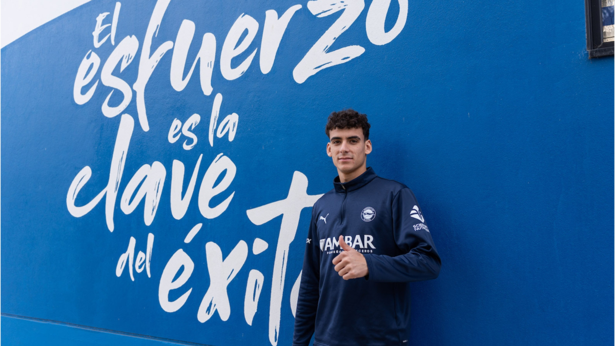 Ángel Pérez asoma por la derecha