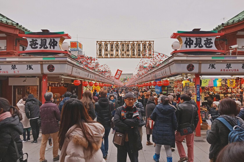 Japón lleva años deseando tener menos turistas. Ahora teme que China esté haciendo sus deseos realidad