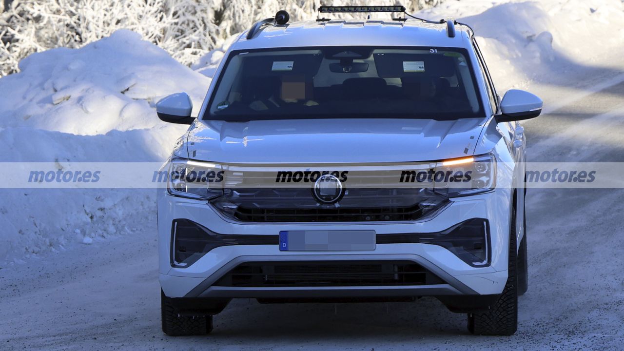 El Volkswagen Atlas 2027 se deja ver casi destapado: así es el gran SUV que se perfila como sustituto del Touareg