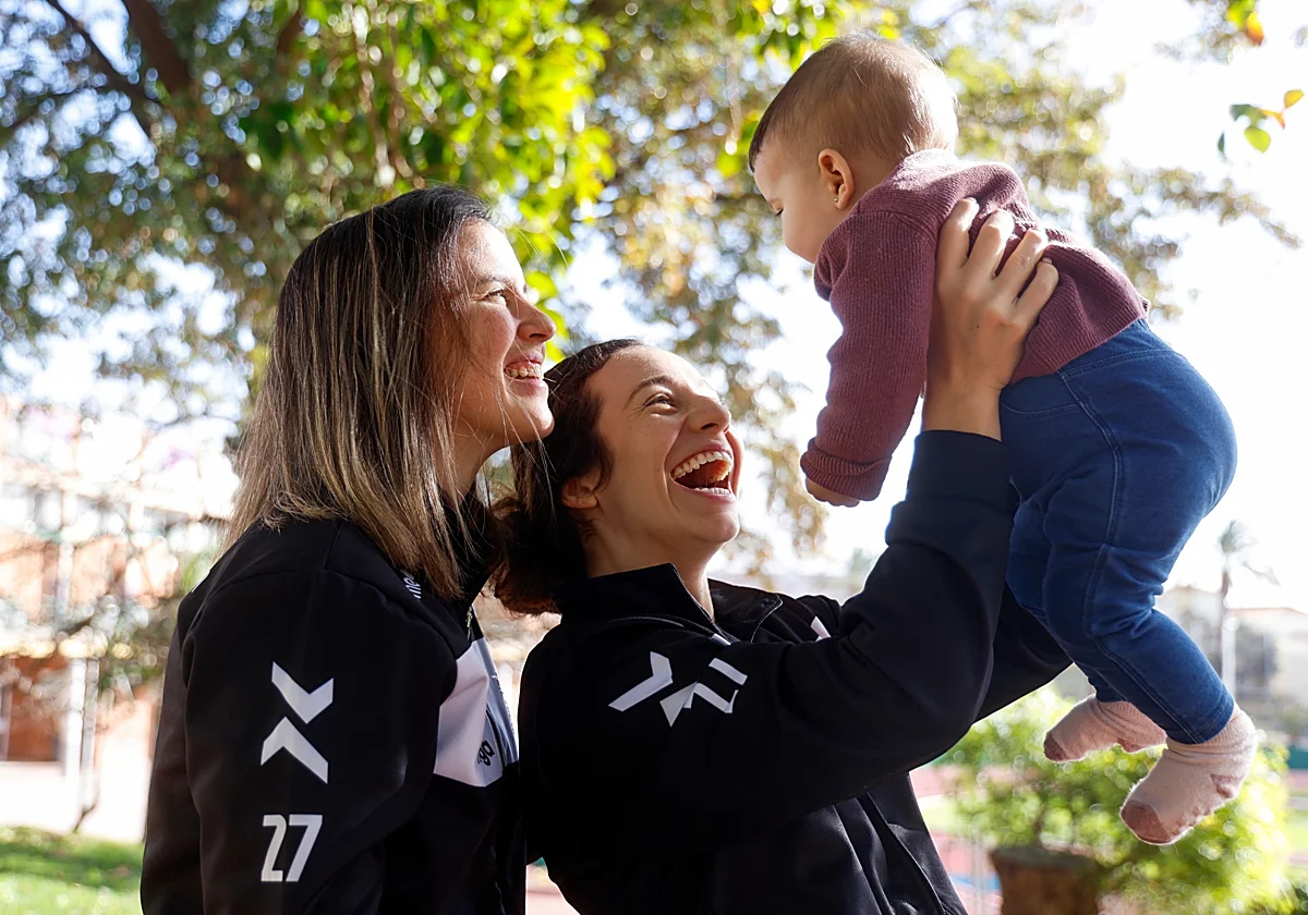 Una familia de dos madres en la élite
