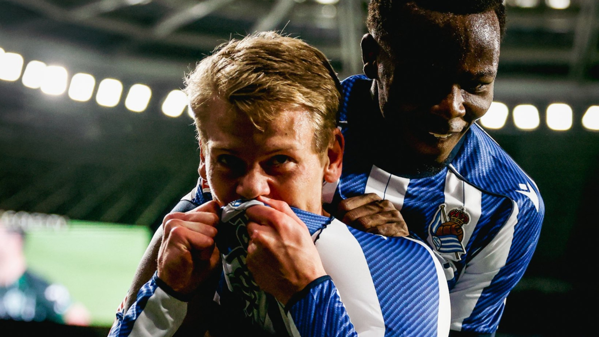 Óskarsson: "Doy las gracias a la afición por cantarme una canción pese a haber estado tanto tiempo lesionado"