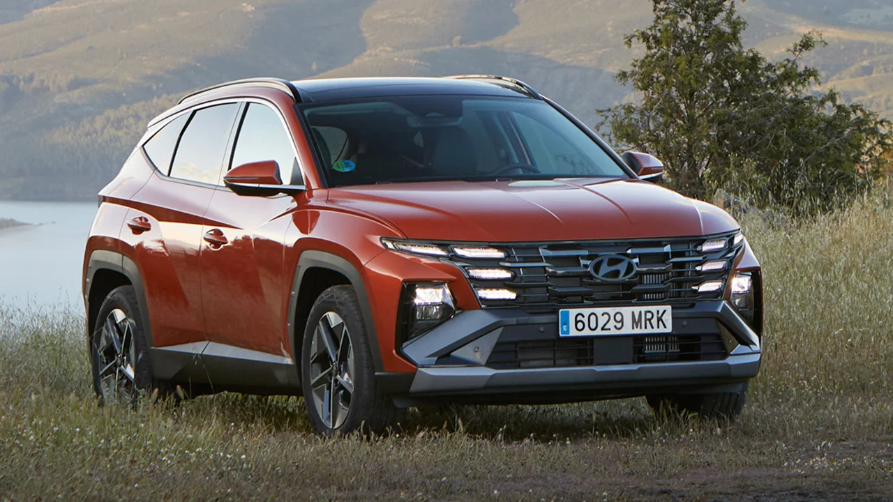 El Hyundai Tucson cae 6.000 € y, con motor híbrido HEV, se mete de lleno a desafiar al Toyota Corolla Cross