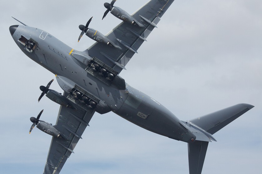 España ha construido un láser que blinda la columna vertebral de su Armada: el A400M ahora está listo para el combate