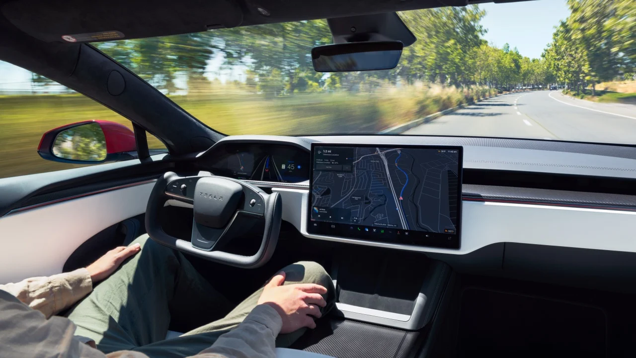 Tesla puso fin a su Autopilot para evitar la ira (y represalias) de uno de sus mercados clave