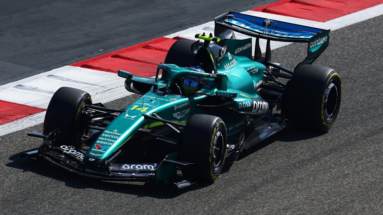 28 vueltas y a guardar el casco: el AMR26 falla, Alonso termina el día… Red Bull y Cadillac también con problemas