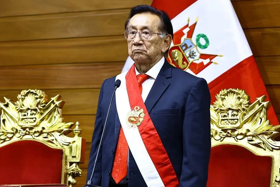 Perú elige al marxista Balcázar como su octavo presidente en diez años