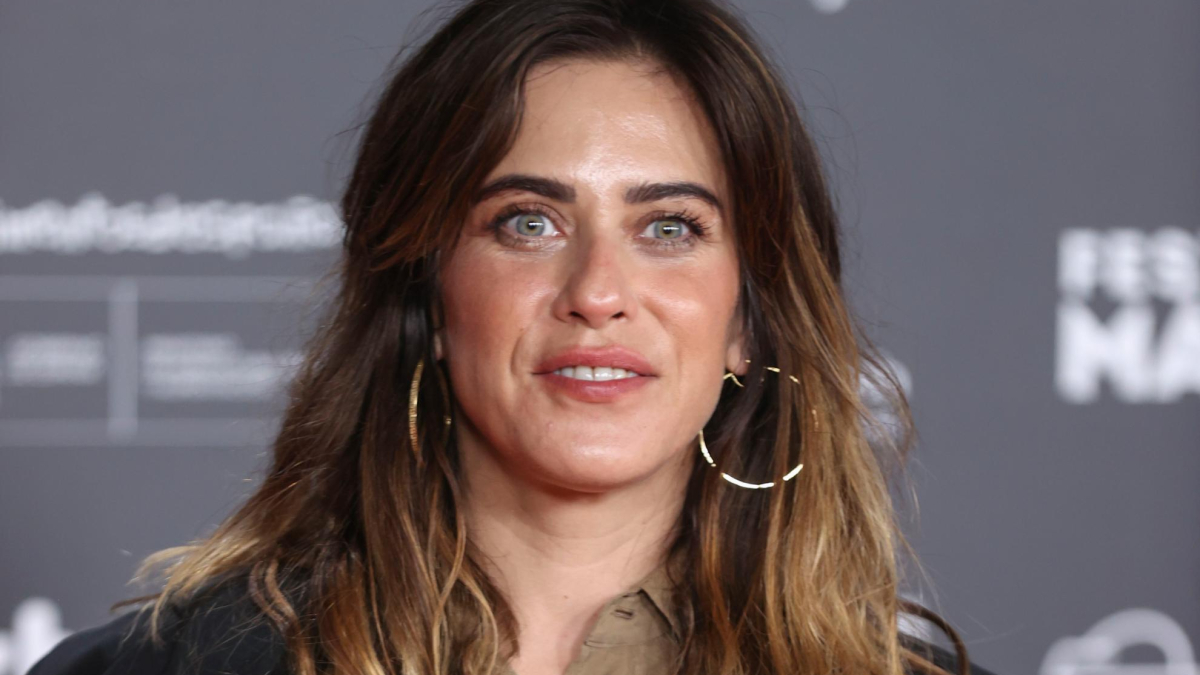 Condenan a María León a pagar 5.700 euros por la agresión a una policía local