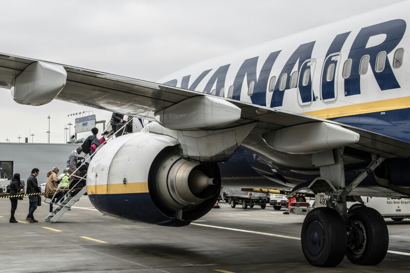Si la pregunta es con cuánto dinero puede pedirte Ryanair por liarla en un vuelo la respuesta es: muchísimo