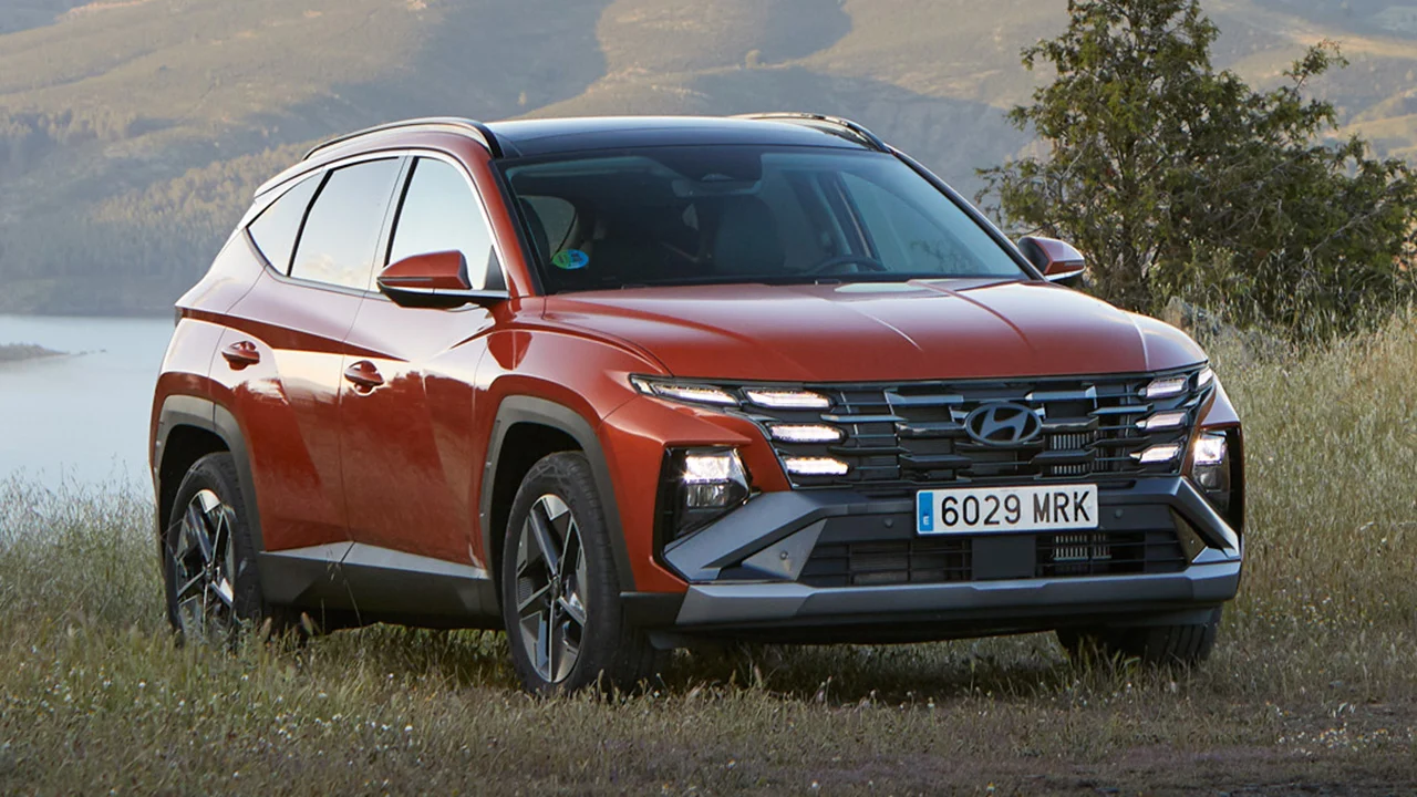 6.000 € de rebaja y maletero de argumento, el Hyundai TUCSON turbo pone al Skoda Karoq contra las cuerdas